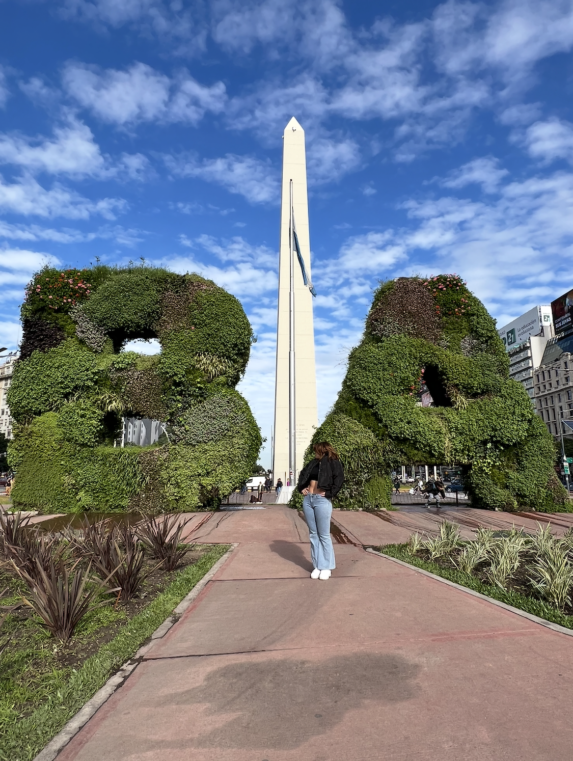 Glancy in front of the Obelisk of Buenos Aires